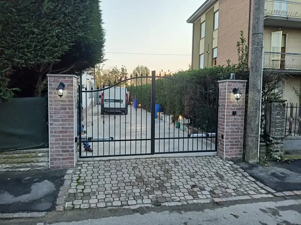 Cancello carraio e pedonale di una palazzina – assistenza King Gates Bologna