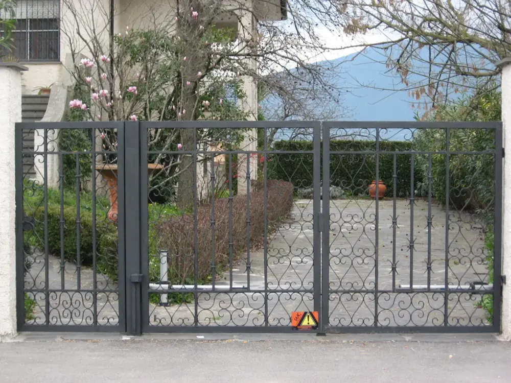 Cancello carraio e pedonale di una villetta – assistenza Telcoma Bologna
